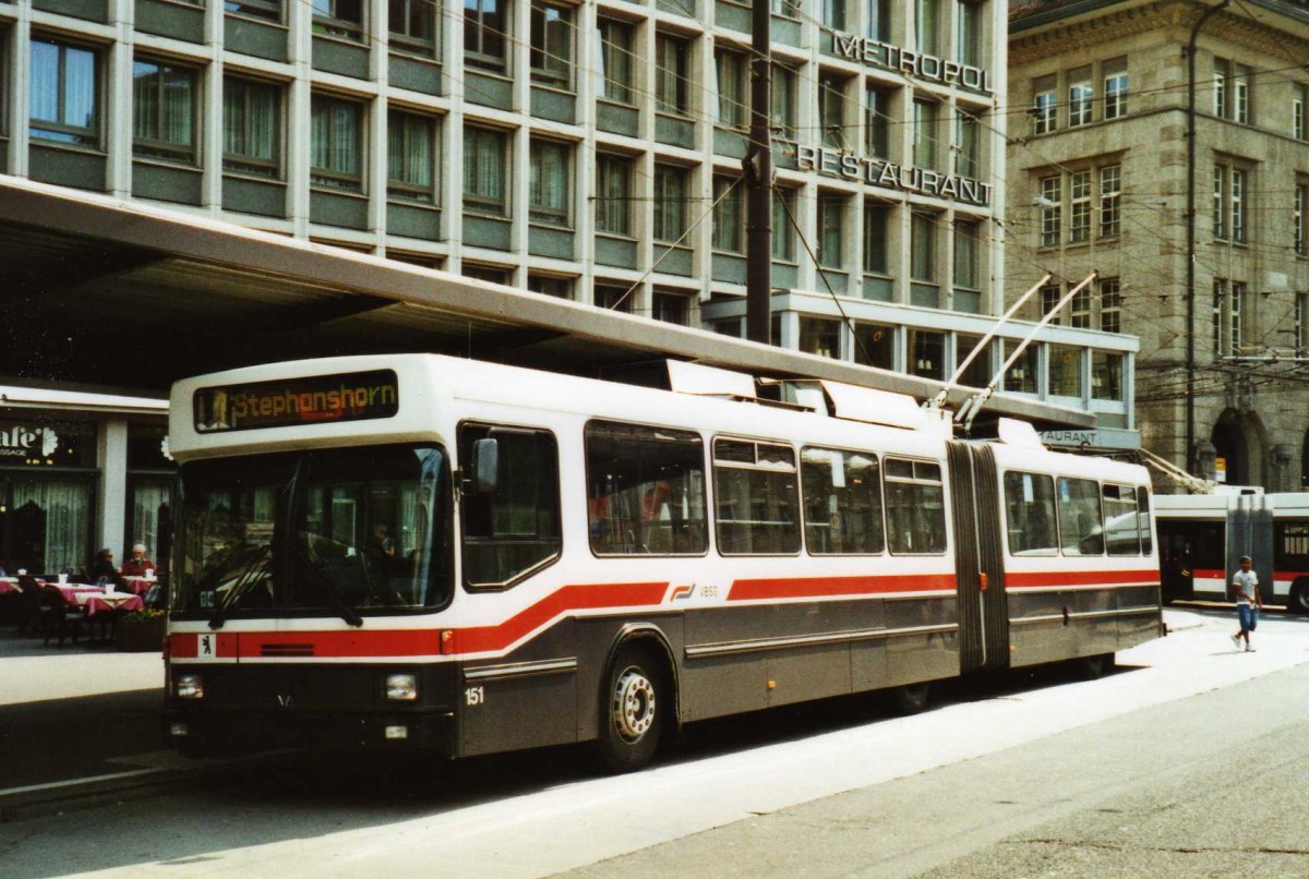 (116'022) - VBSG St. Gallen - Nr. 151 - NAW/Hess Gelenktrolleybus am 22. April 2009 beim Bahnhof St. Gallen