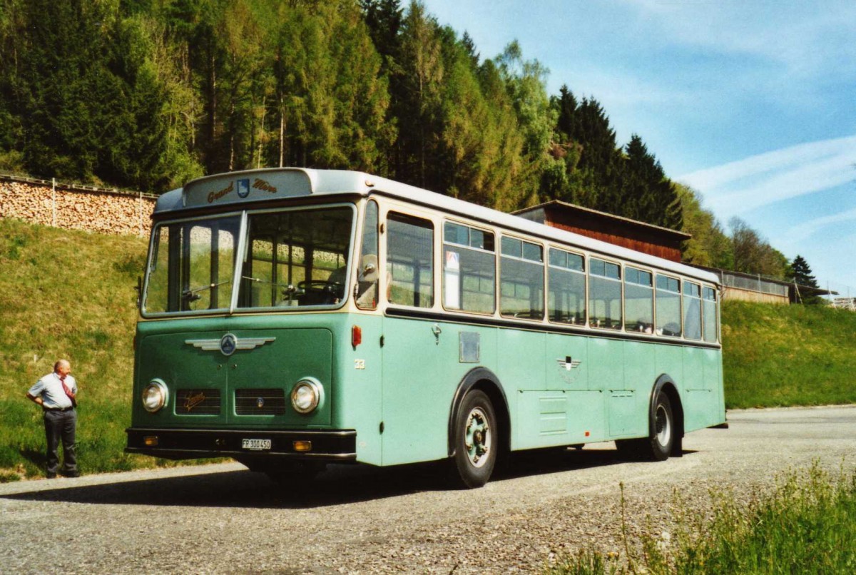 (116'114) - Oldtimer Club 33, Tafers - Nr. 33/FR 300'450 - Saurer/Hess (ex GFM Fribourg Nr. 33) am 25. April 2009 im Waadtland