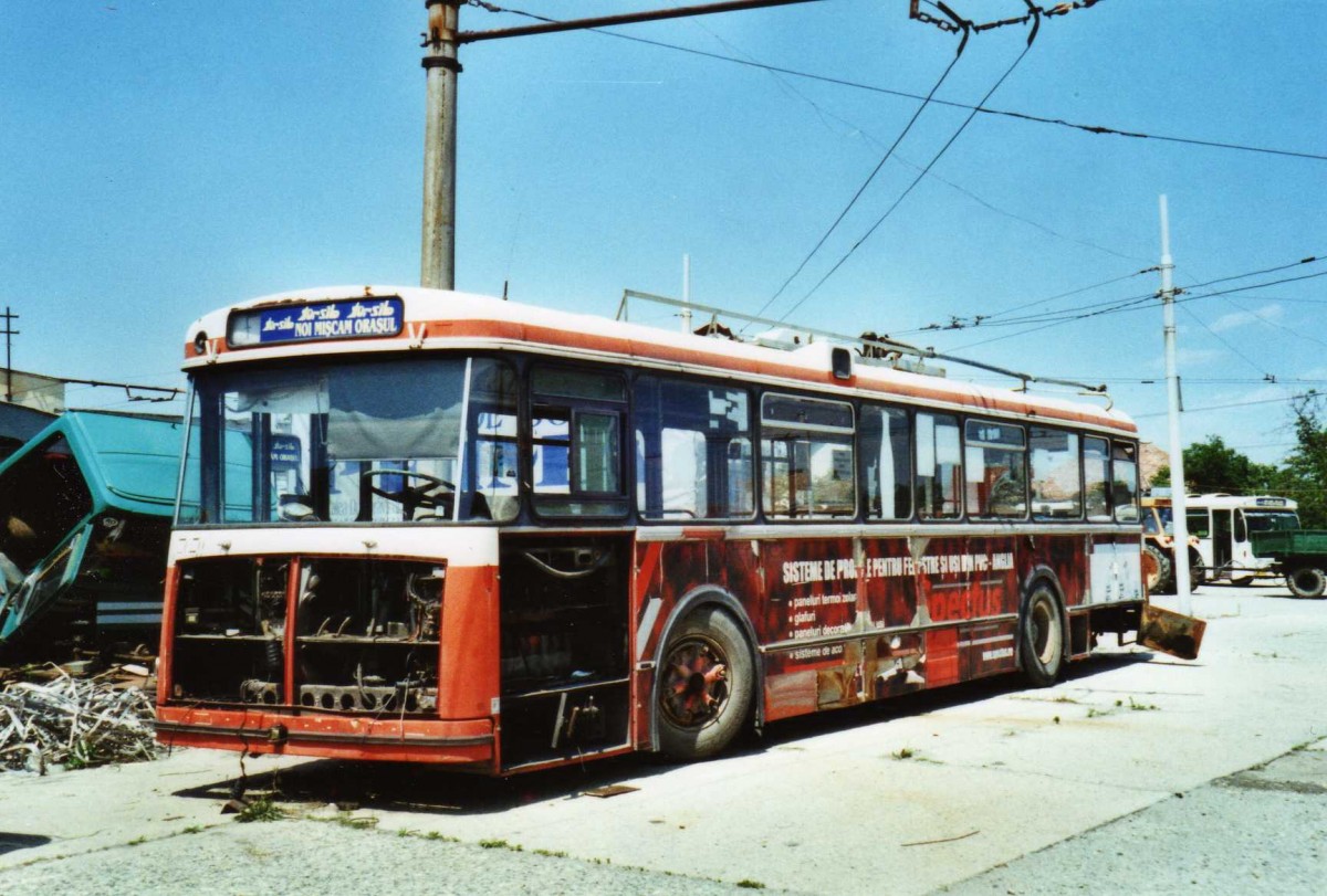 (116'915) - Tursib, Sibiu - Nr. 231 - FBW/R&J Trolleybus (ex Nr. 695; ex VB Biel Nr. 1) am 27. Mai 2009 in Sibiu, Depot