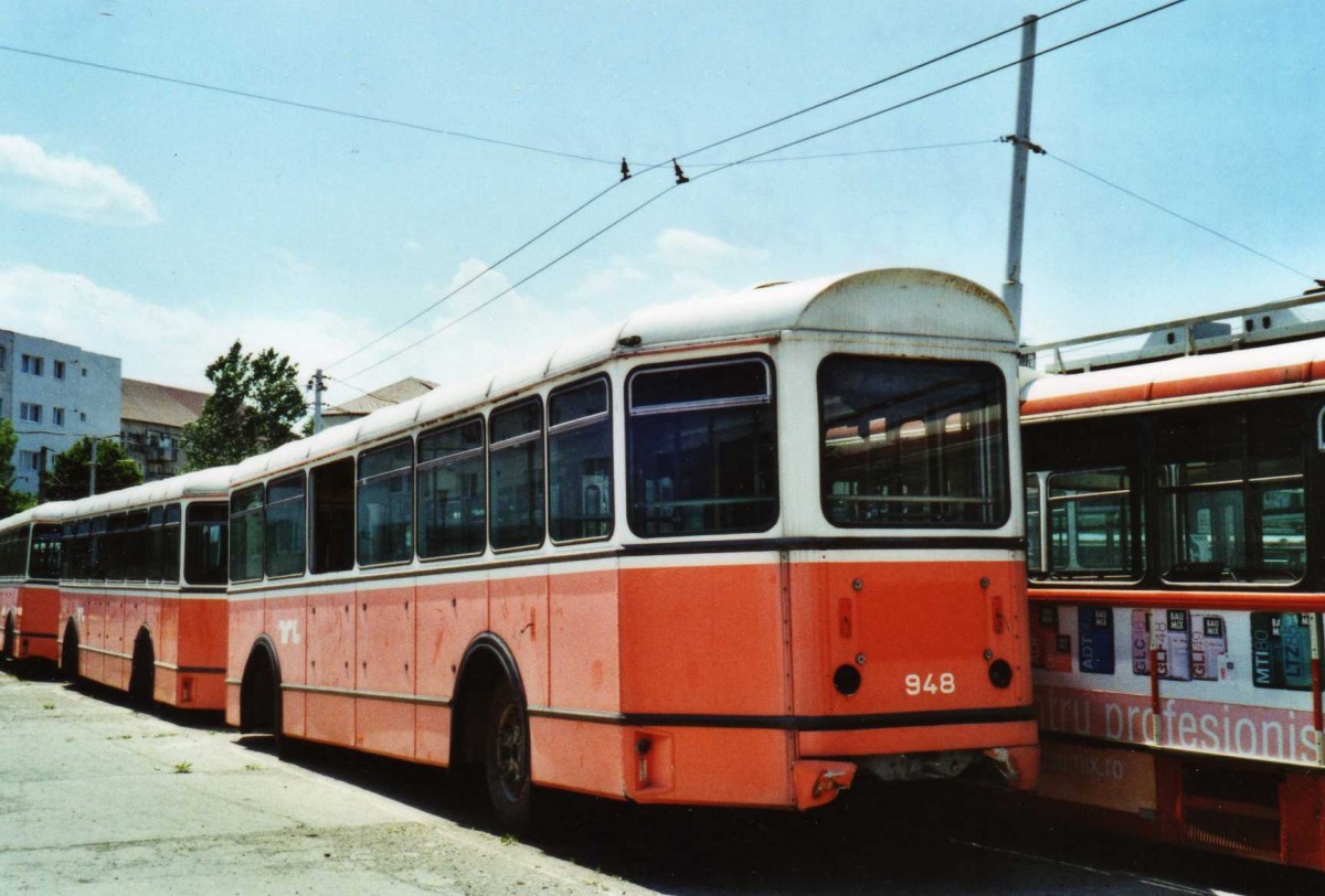 (116'923) - Aus der Schweiz: TL Lausanne - Nr. 948 - Moser/Eggli-Mischler Personenanhnger am 27. Mai 2009 in Sibiu, Depot Tursib