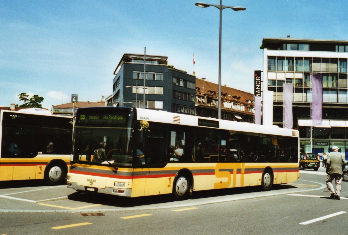 (117'832) - STI Thun - Nr. 97/BE 577'097 - MAN am 24. Juni 2009 beim Bahnhof Thun