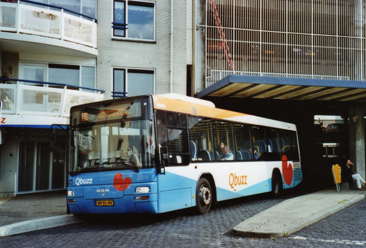 (118'503) - Qbuzz, Groningen - Nr. 2016/BV-PL-44 - MAN am 7. Juli 2009 in Drachten, Van Knobelsdorffplein