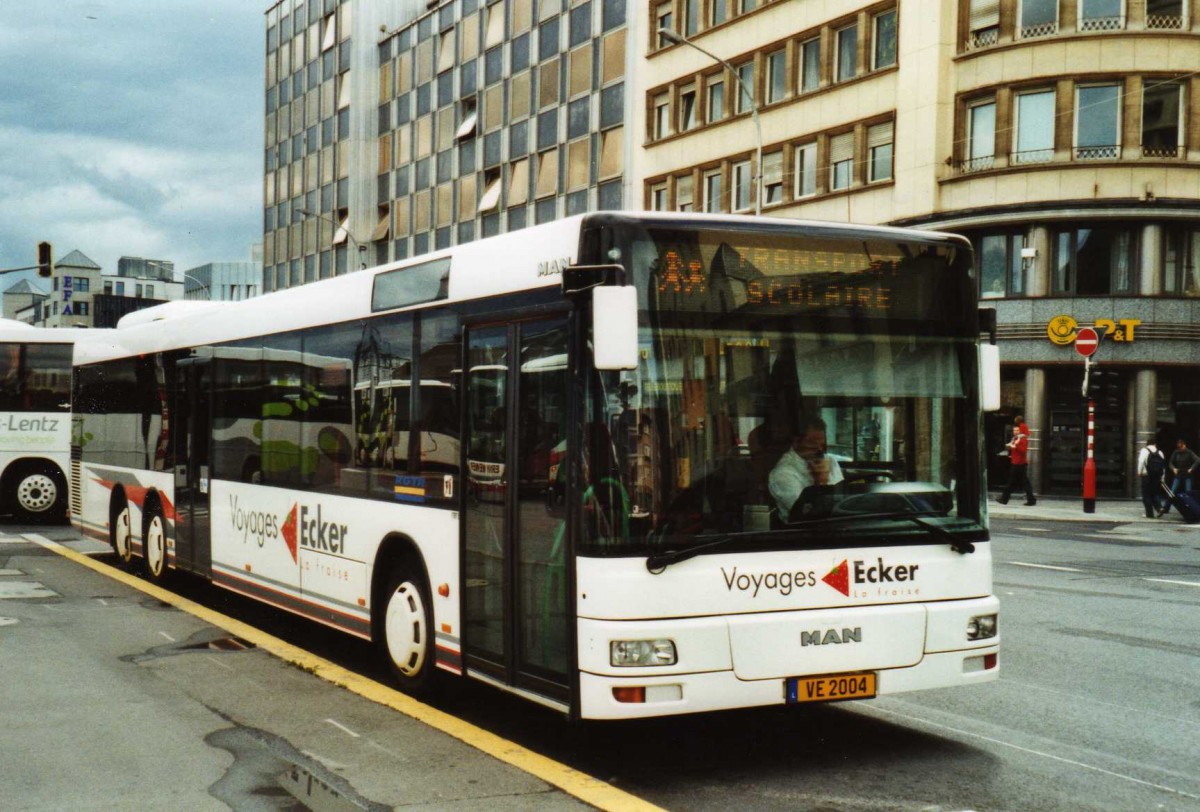 (118'811) - Ecker, Steinsel - VE 2004 - MAN am 8. Juli 2009 beim Bahnhof Luxembourg