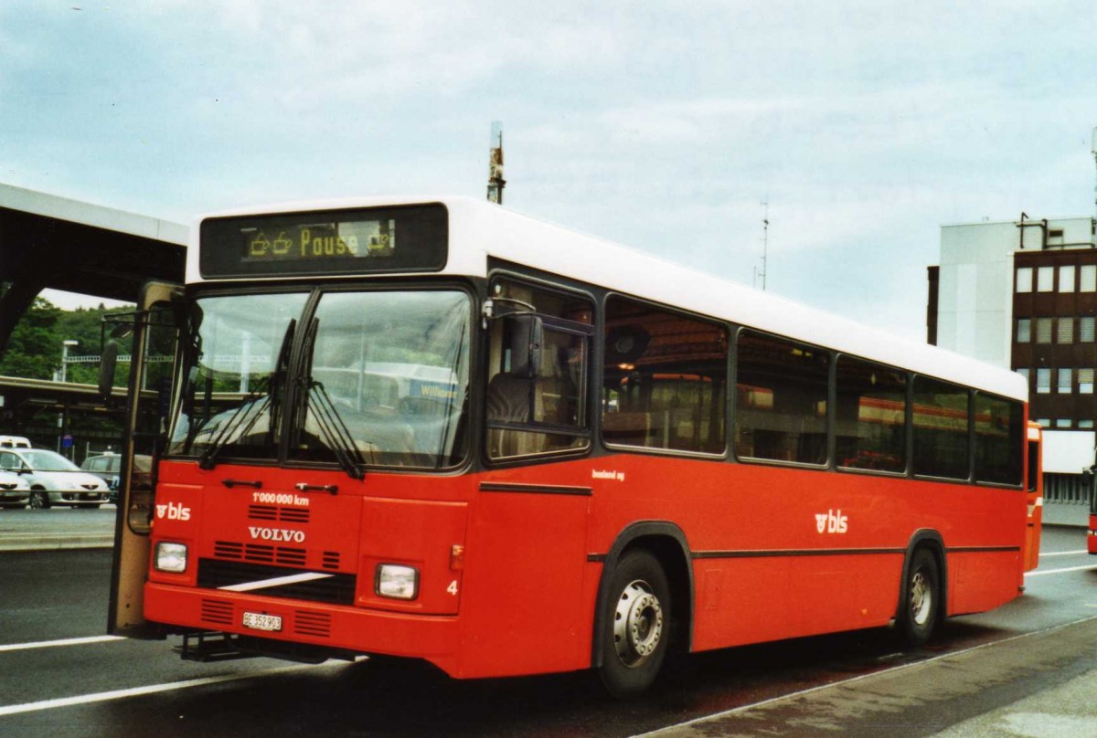 (118'902) - Busland, Burgdorf - Nr. 24/BE 352'903 - Volvo/Lauber (ex AAGK Koppigen Nr. 4) am 9. Juli 2009 beim Bahnhof Burgdorf