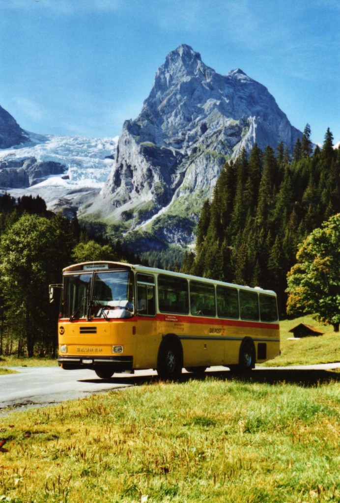 (120'223) - AVG Meiringen - Nr. 74/BE 607'481 - Saurer/R&J (ex P 24'357) am 23. August 2009 in Gschwandtenmaad