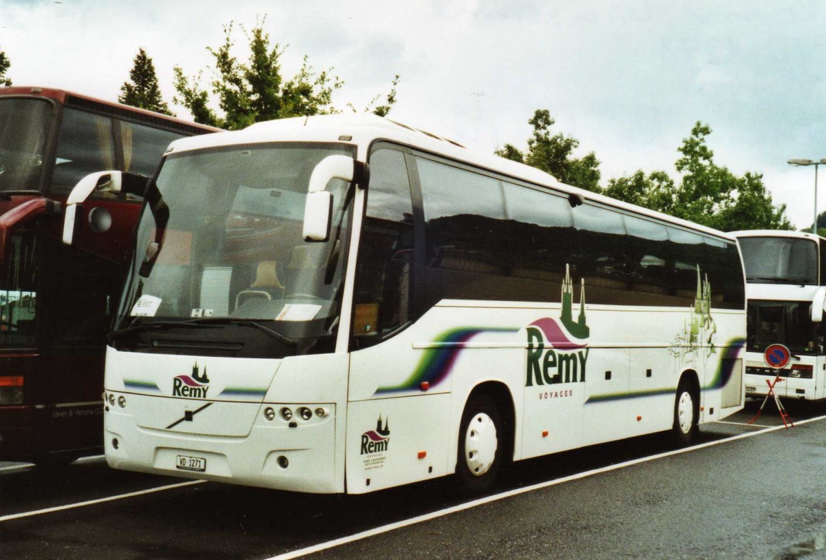 (120'826) - Remy, Lausanne - VD 1271 - Volvo am 4. September 2009 in Thun, Seestrasse