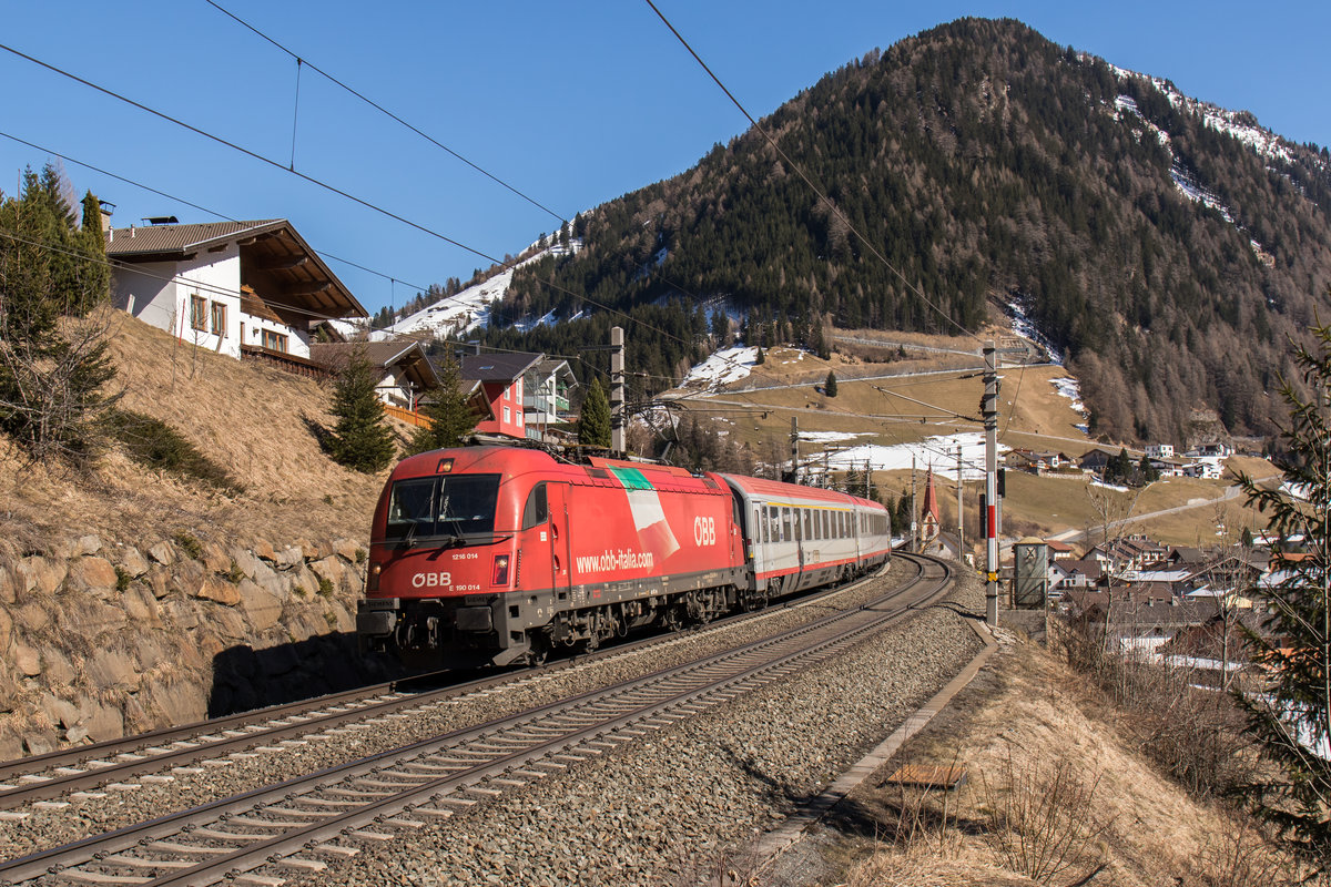 1216 014-1 auf dem Weg nach Innsbruck am 19. M�rz 2016 bei St. Jodok.