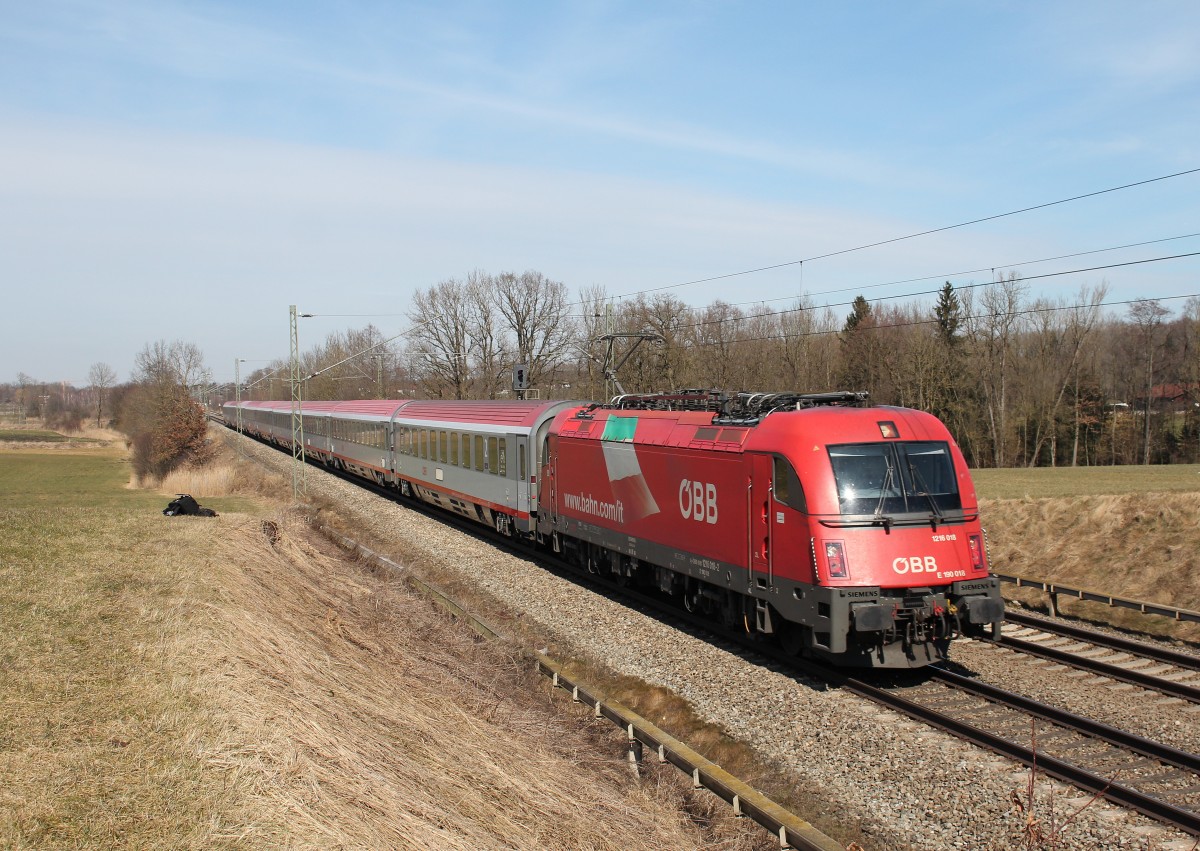 1216 018 ist bei Hilperting am 7. M�rz 2015 von M�nchen kommend zum Brenner unterwegs.