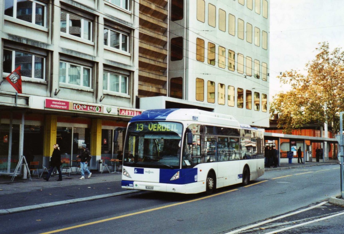 (122'334) - TL Lausanne - Nr. 306/VD 302'092 - Van Hool am 19. November 2009 in Lausanne, Chauderon