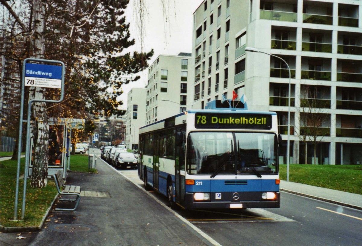 (122'927) - VBZ Zrich - Nr. 211/ZH 588'211 - Mercedes am 13. Dezember 2009 in Zrich, Brndliweg