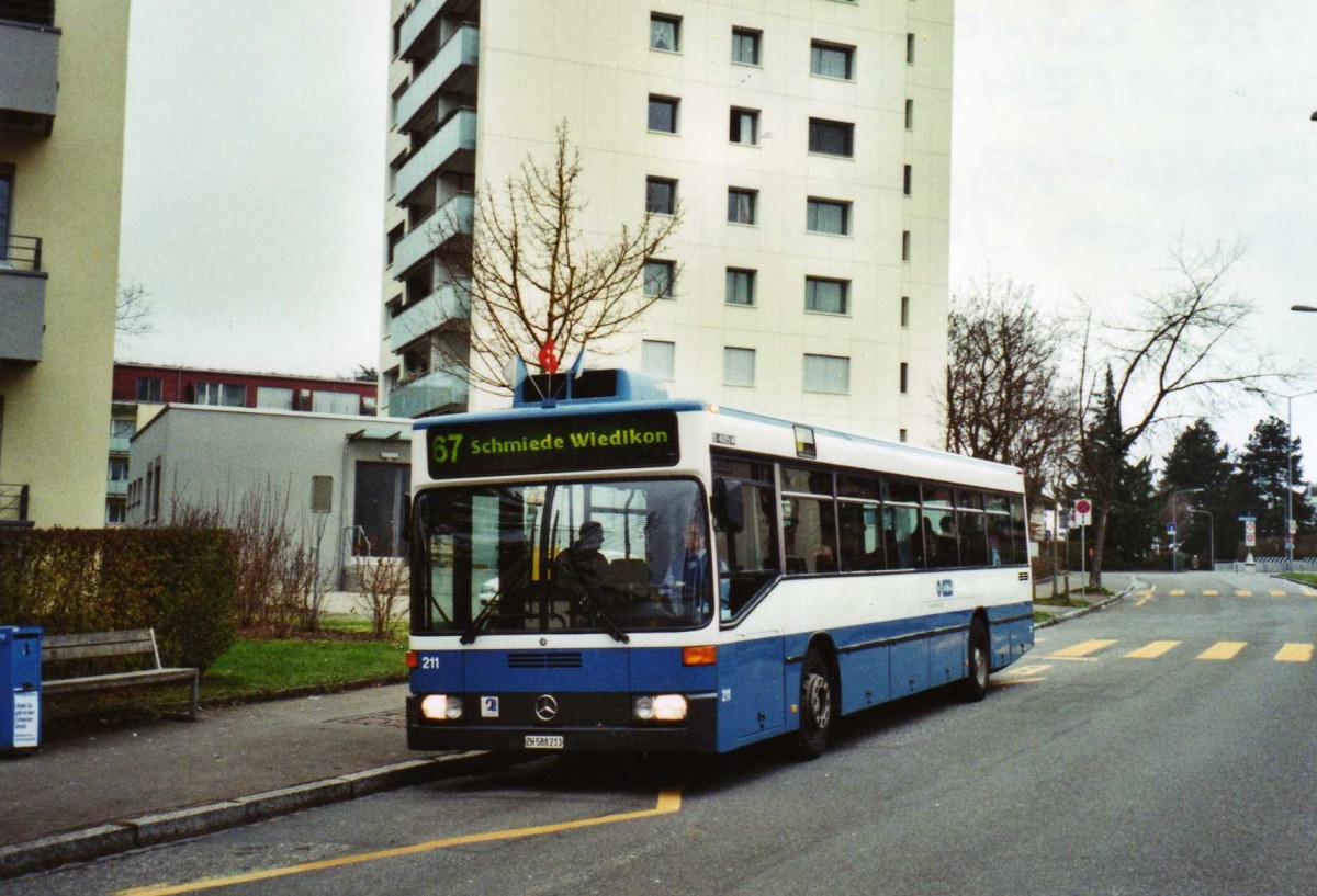 (122'935) - VBZ Zrich - Nr. 211/ZH 588'211 - Mercedes am 13. Dezember 2009 in Zrich, Dunkelhlzli