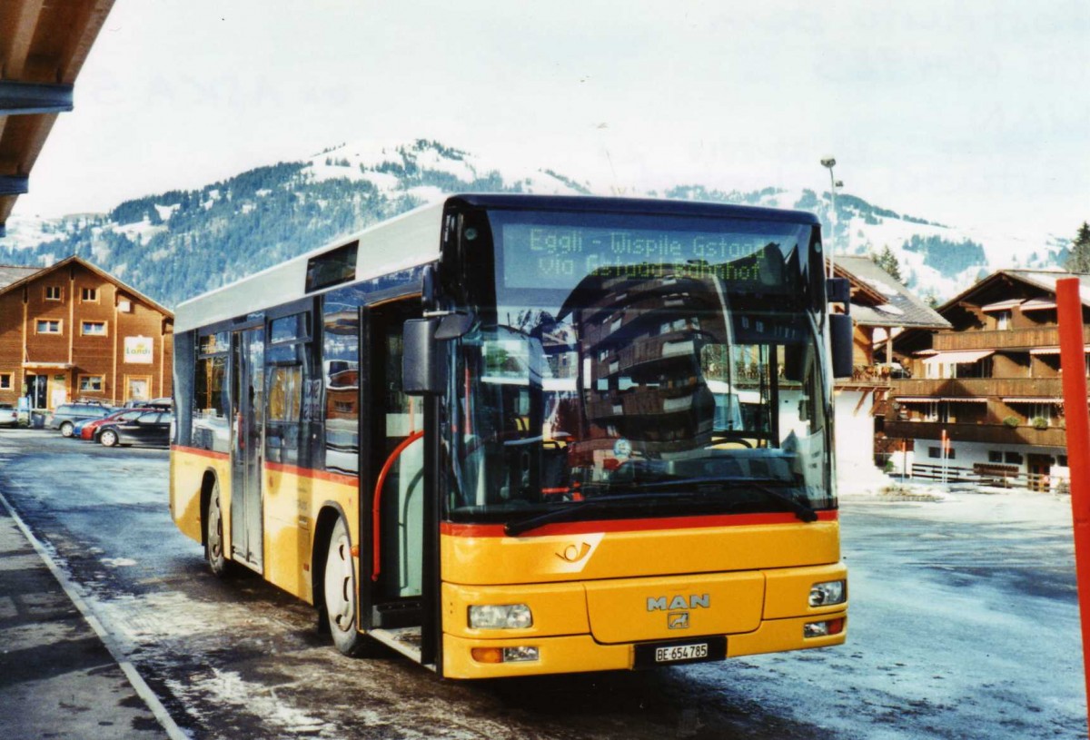 (124'301) - PostAuto Bern - Nr. 654'785 - MAN (ex ASKA Aeschi Nr. 5) am 24. Januar 2010 beim Bahnhof Gstaad