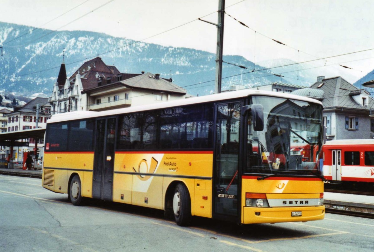 (124'733) - PostAuto Wallis - VS 241'976 - Setra am 9. Mrz 2010 beim Bahnhof Brig