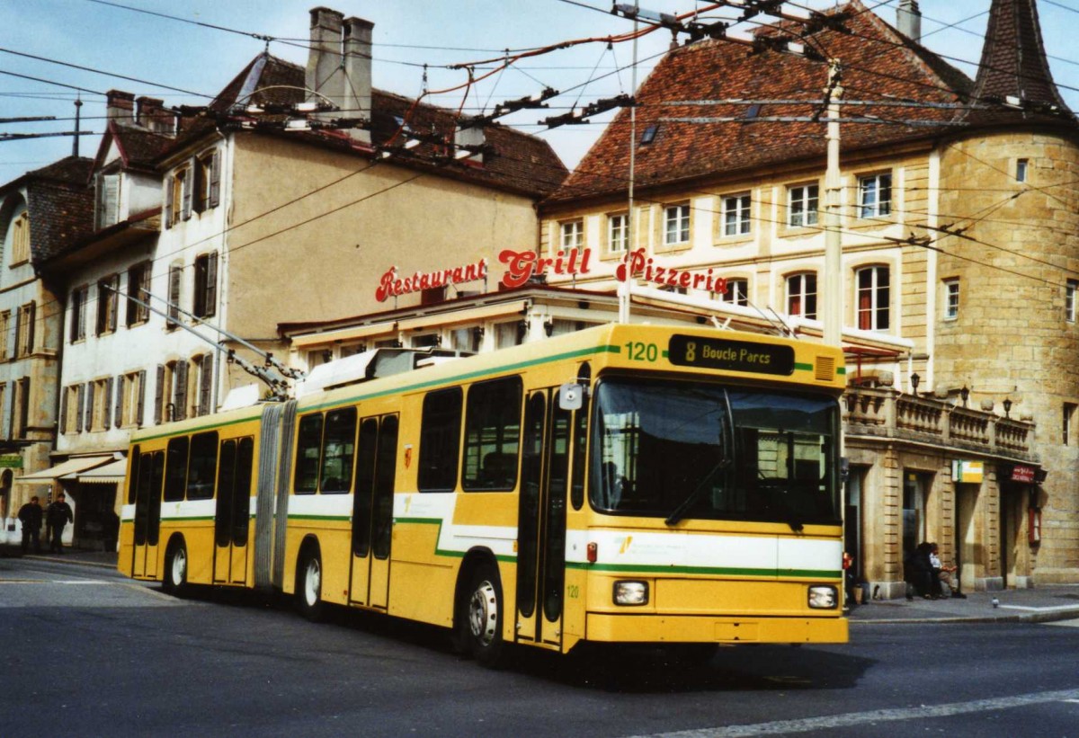 (125'228) - TN Neuchtel - Nr. 120 - NAW/Hess Gelenktrolleybus am 22. Mrz 2010 in Neuchtel, Place Pury