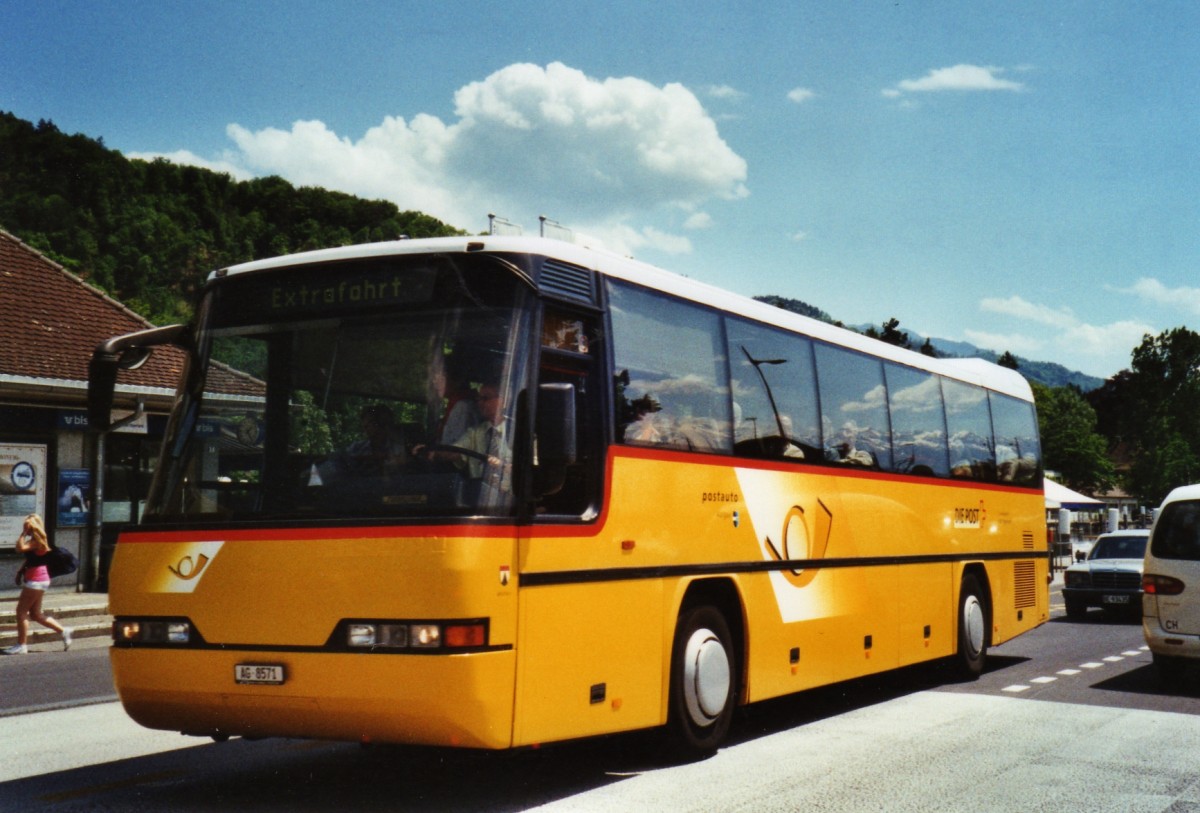 (126'519) - Geissmann, Hgglingen - AG 8571 - Neoplan am 25. Mai 2010 beim Bahnhof Thun