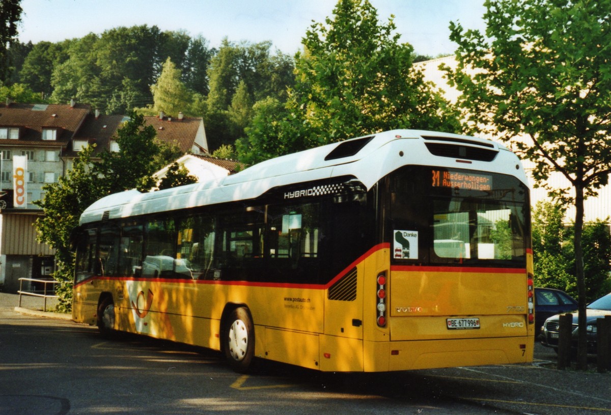 (127'403) - Steiner, Ortschwaben - Nr. 7/BE 677'996 - Volvo am 28. Juni 2010 beim Bahnhof Niederwangen