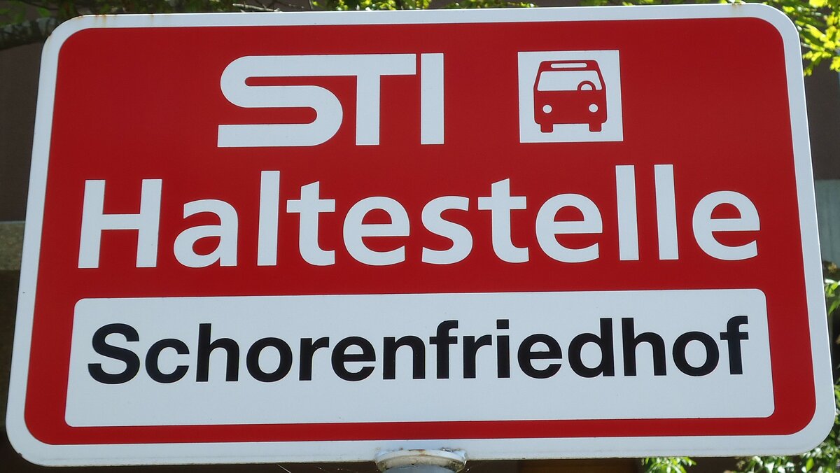 (128'185) - STI-Haltestellenschild - Thun, Schorenfriedhof - am 1. August 2010