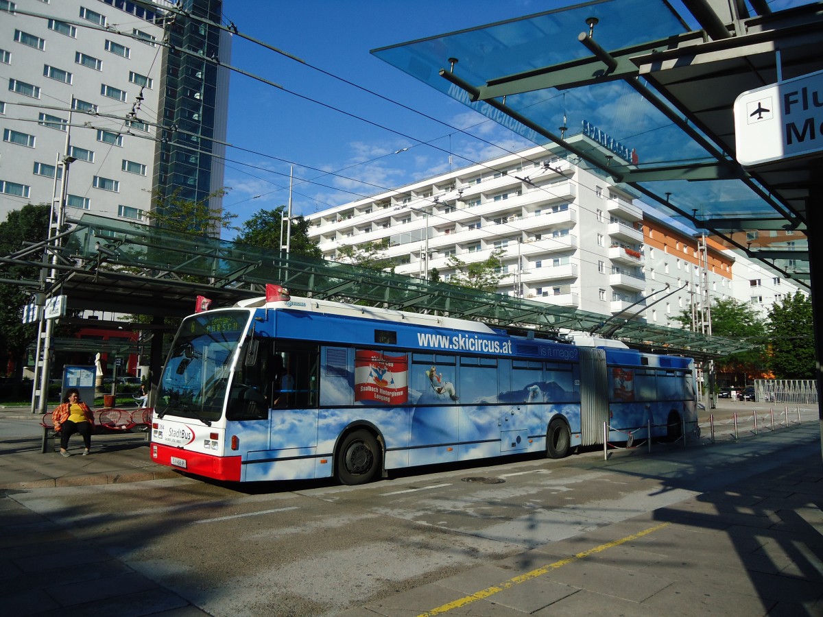 (128'324) - StadtBus, Salzburg - Nr. 264/S 468 IP - Van Hool Gelenktrolleybus (ex Nr. 0264) am 8. August 2010 beim Bahnhof Salzburg