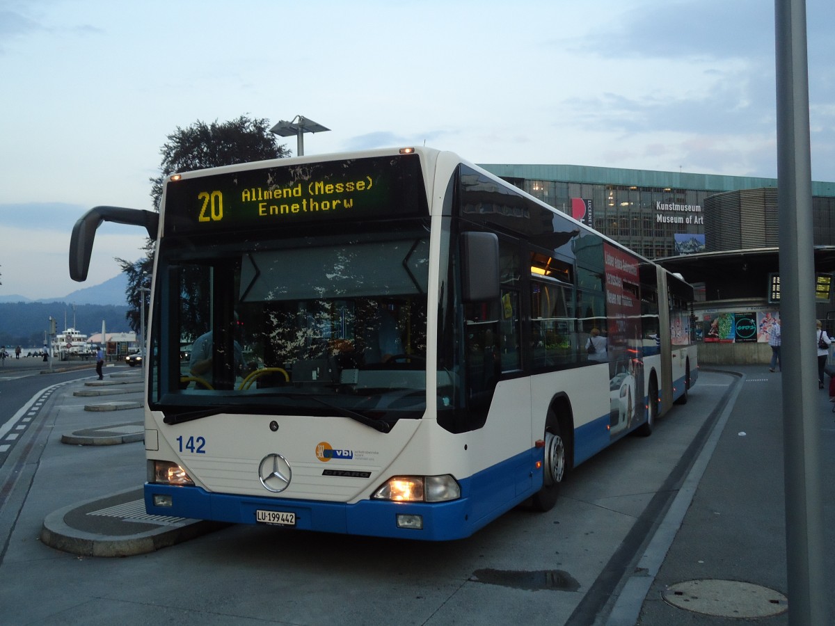 (128'751) - VBL Luzern - Nr. 142/LU 199'442 - Mercedes am 13. August 2010 beim Bahnhof Luzern