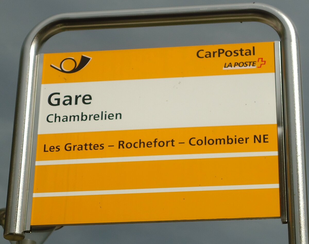 (130'202) - PostAuto-Haltestellenschild - Chambrelien, Gare - am 4. Oktober 2010