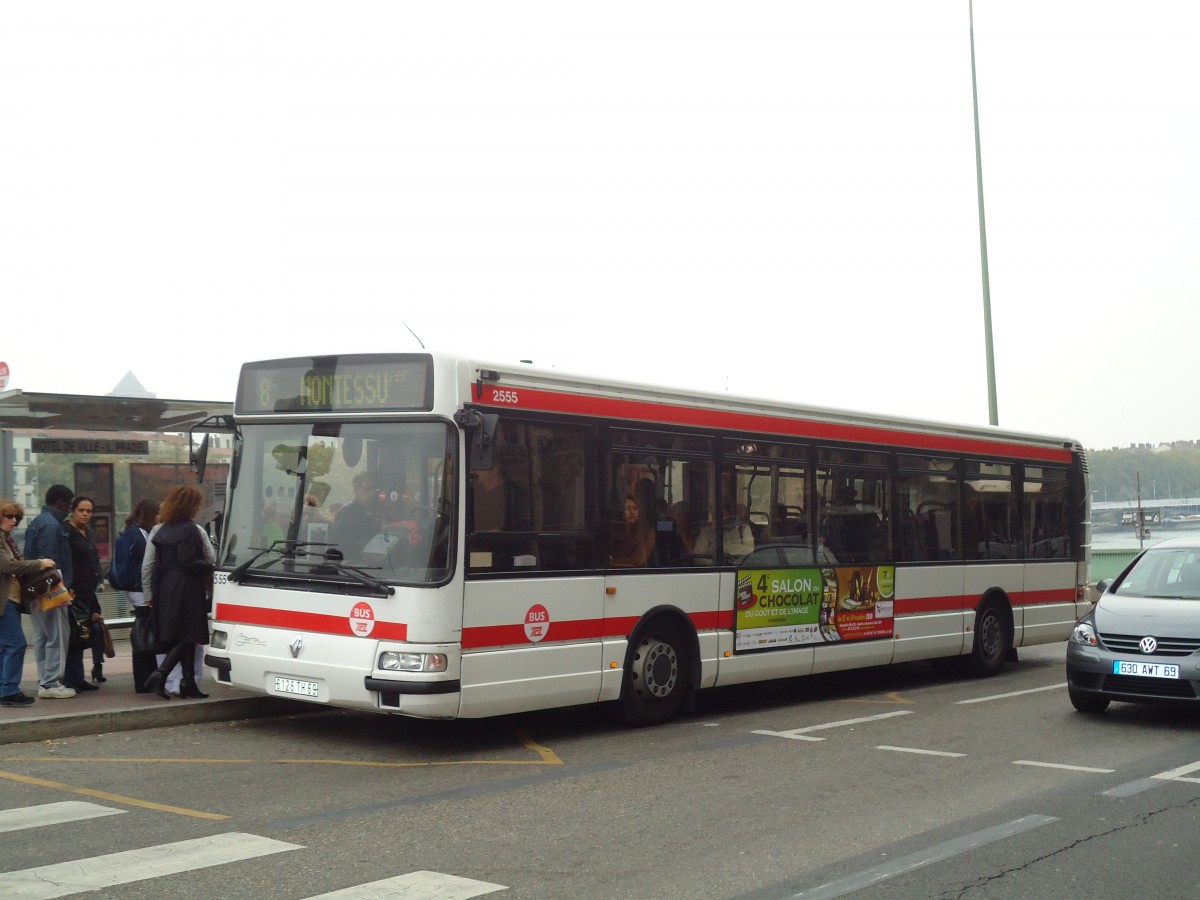 (130'479) - TCL Lyon - Nr. 2555/6126 TH 69 - Renault am 14. Oktober 2010 in Lyon, Hotel de Ville - Louis Pradel