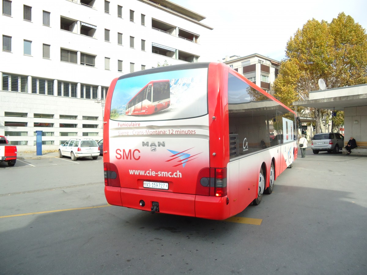 (130'860) - SMC Montana - Nr. 27/VS 159'727 - MAN am 1. November 2010 beim Bahnhof Sierre