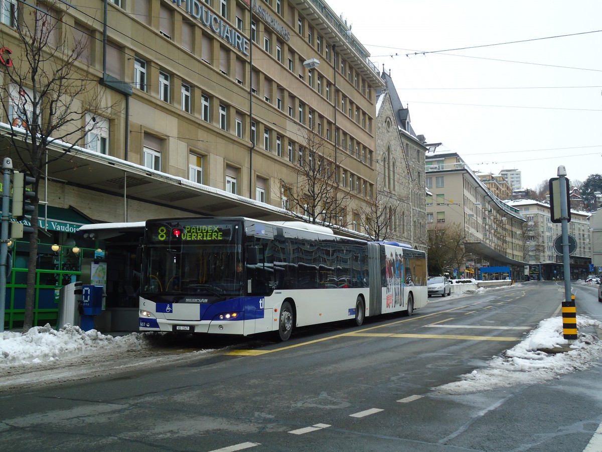 (131'222) - TL Lausanne - Nr. 607/VD 1547 - Neoplan am 5. Dezember 2010 in Lausanne, Riponne-M. Bjart