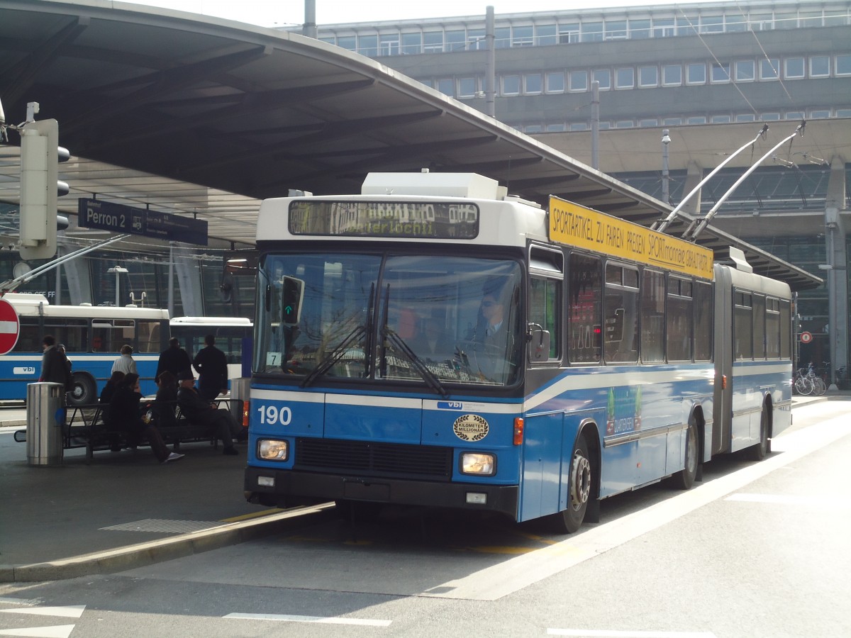 (133'015) - VBL Luzern - Nr. 190 - NAW/Hess Gelenktrolleybus am 11. Mrz 2011 beim Bahnhof Luzern