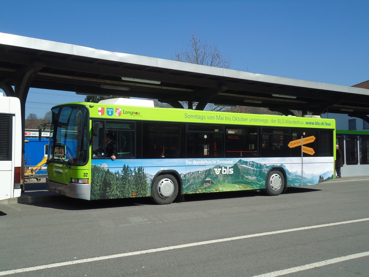 (133'140) - Busland, Burgdorf - Nr. 32/BE 567'512 - Volvo/Hess (ex AAGK Koppigen Nr. 12) am 21. Mrz 2011 beim Bahnhof Burgdorf