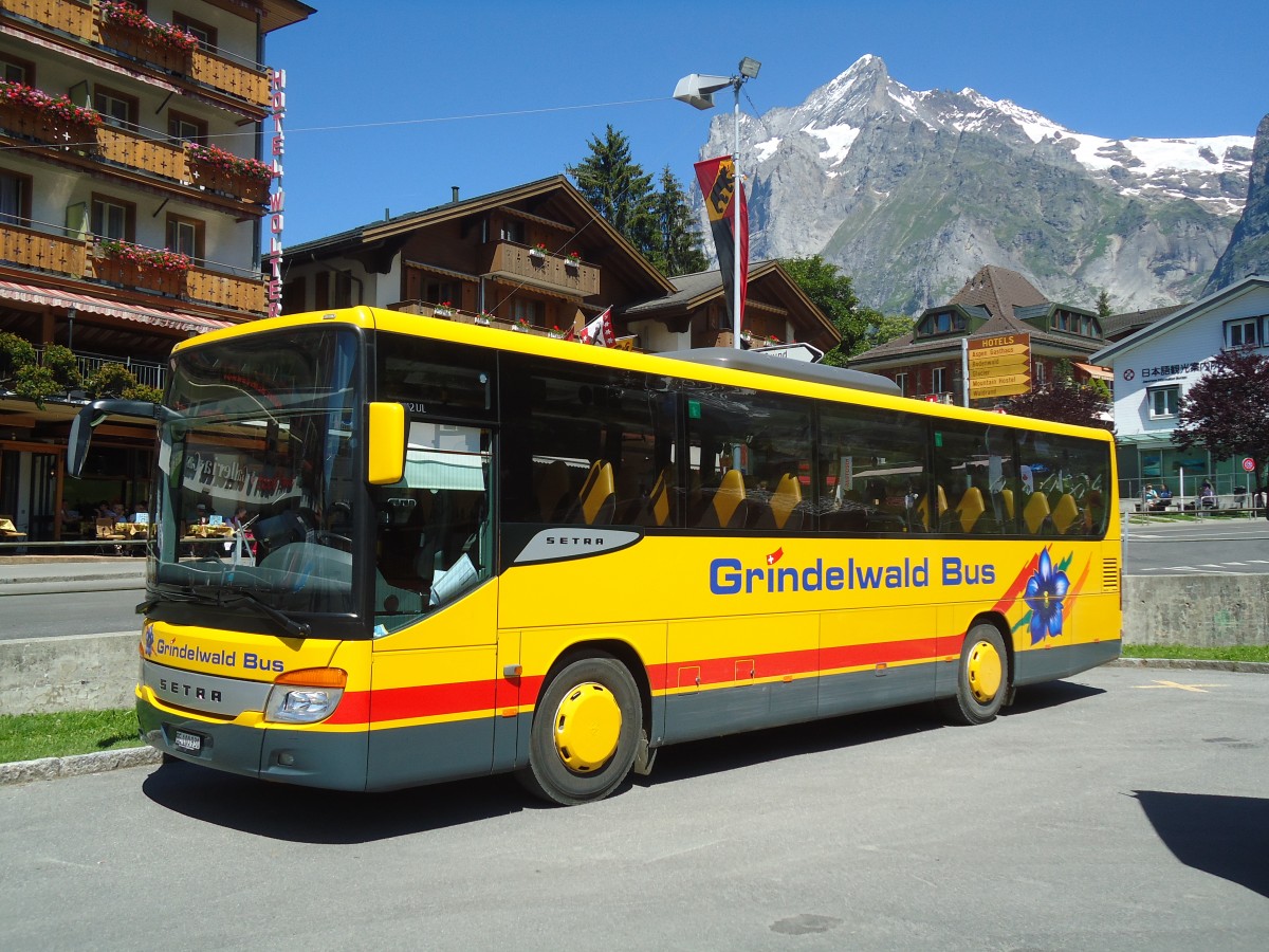 (134'750) - AVG Grindelwald - Nr. 21/BE 100'930 - Setra am 3. Juli 2011 beim Bahnhof Grindelwald