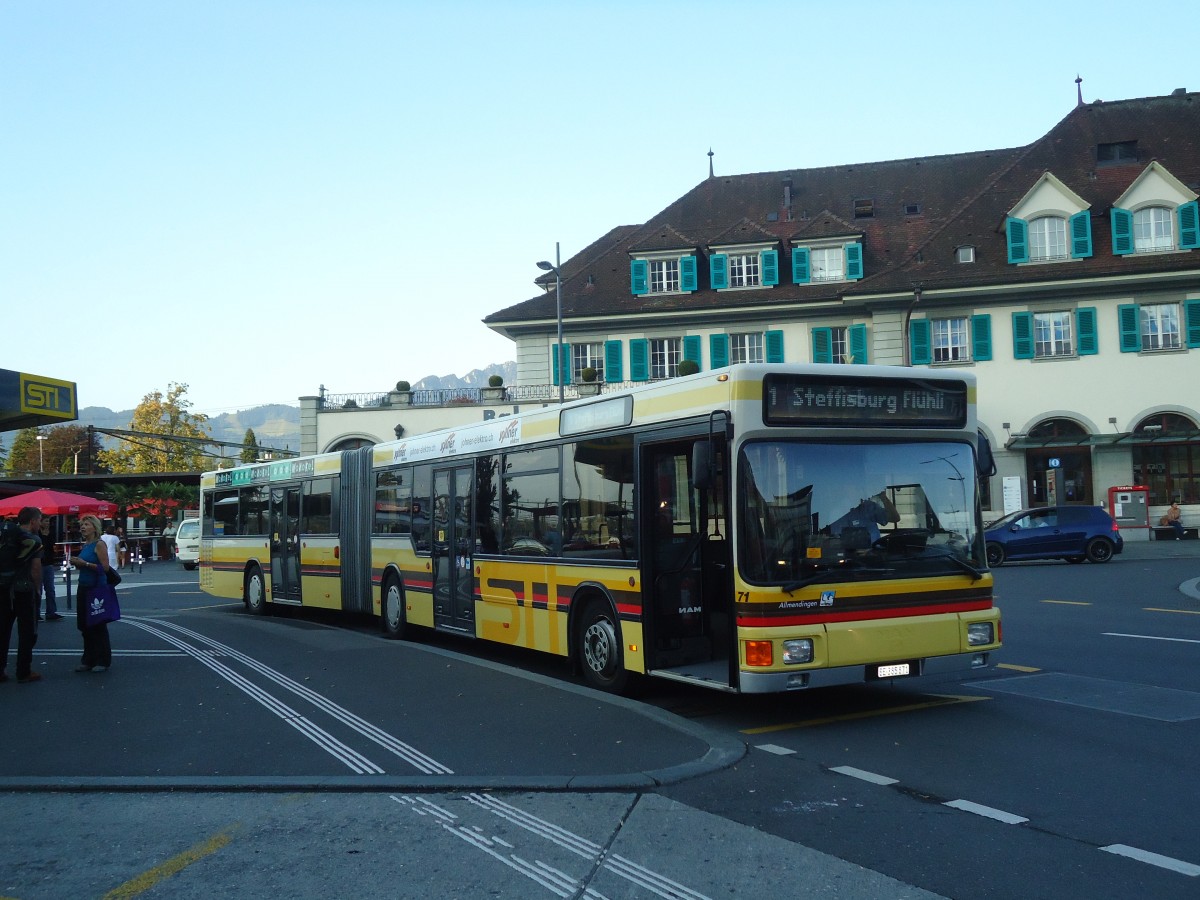 (135'550) - STI Thun - Nr. 71/BE 385'871 - MAN am 20. August 2011 beim Bahnhof Thun