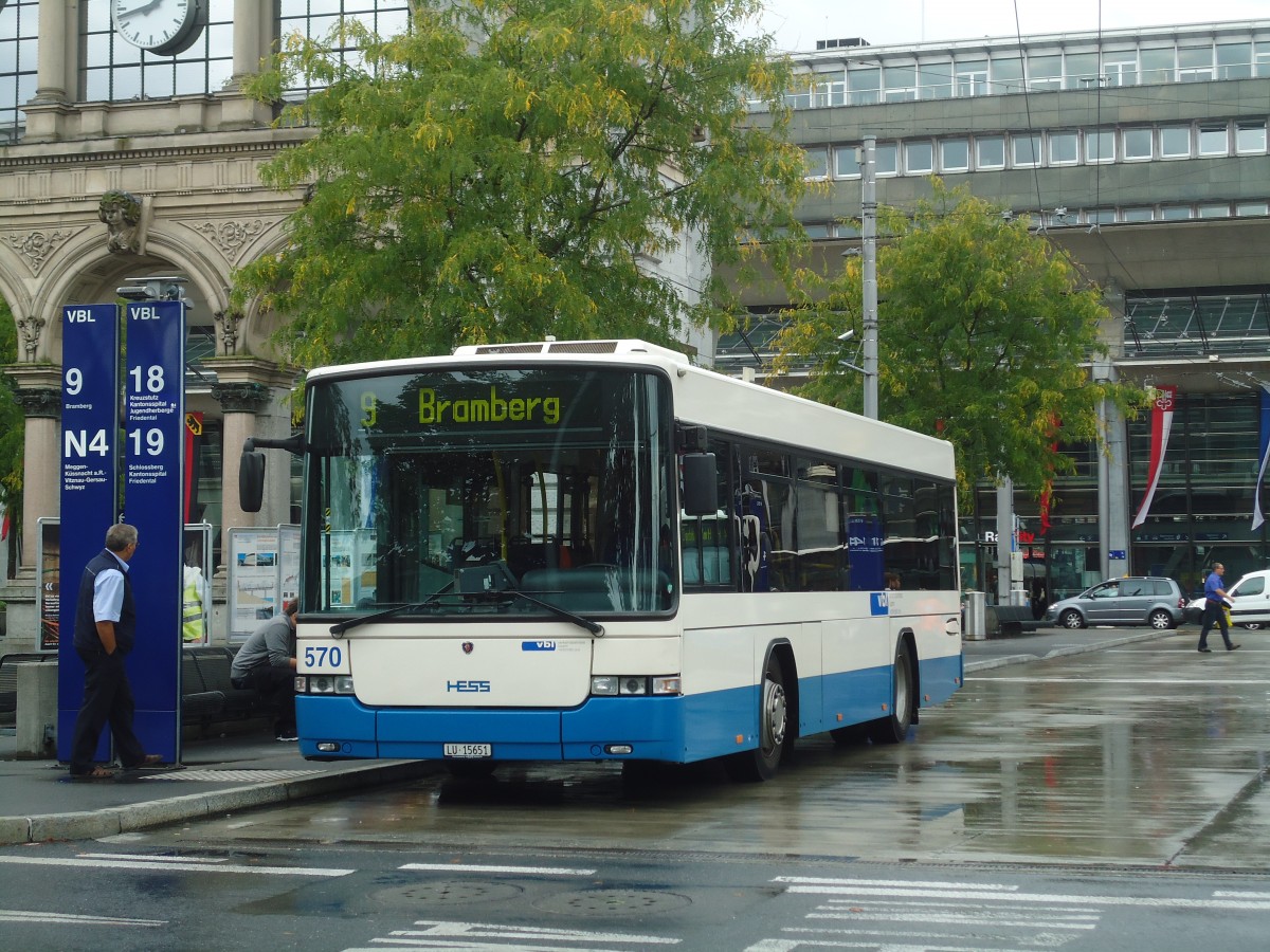 (135'859) - VBL Luzern - Nr. 570/LU 15'651 - Scania/Hess am 5. September 2011 beim Bahnhof Luzern