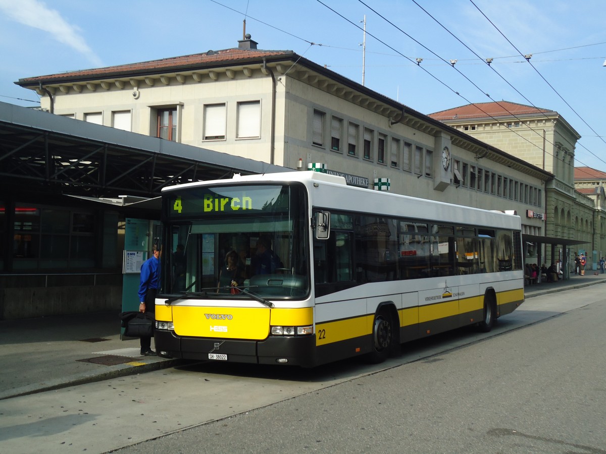 (136'201) - VBSH Schaffhausen - Nr. 22/SH 38'022 - Volvo/Hess am 25. September 2011 beim Bahnhof Schaffhausen