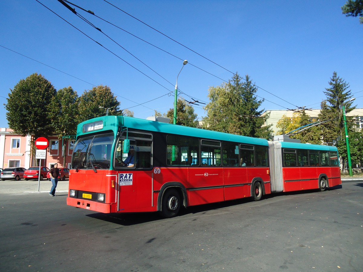 (136'356) - RAT Brasov - Nr. 69/BV 00'100 - Volvo/R&J Gelenktrolleybus (ex VB Biel/CH Nr. 69) am 4. Oktober 2011 in Brasov, Rulmentul