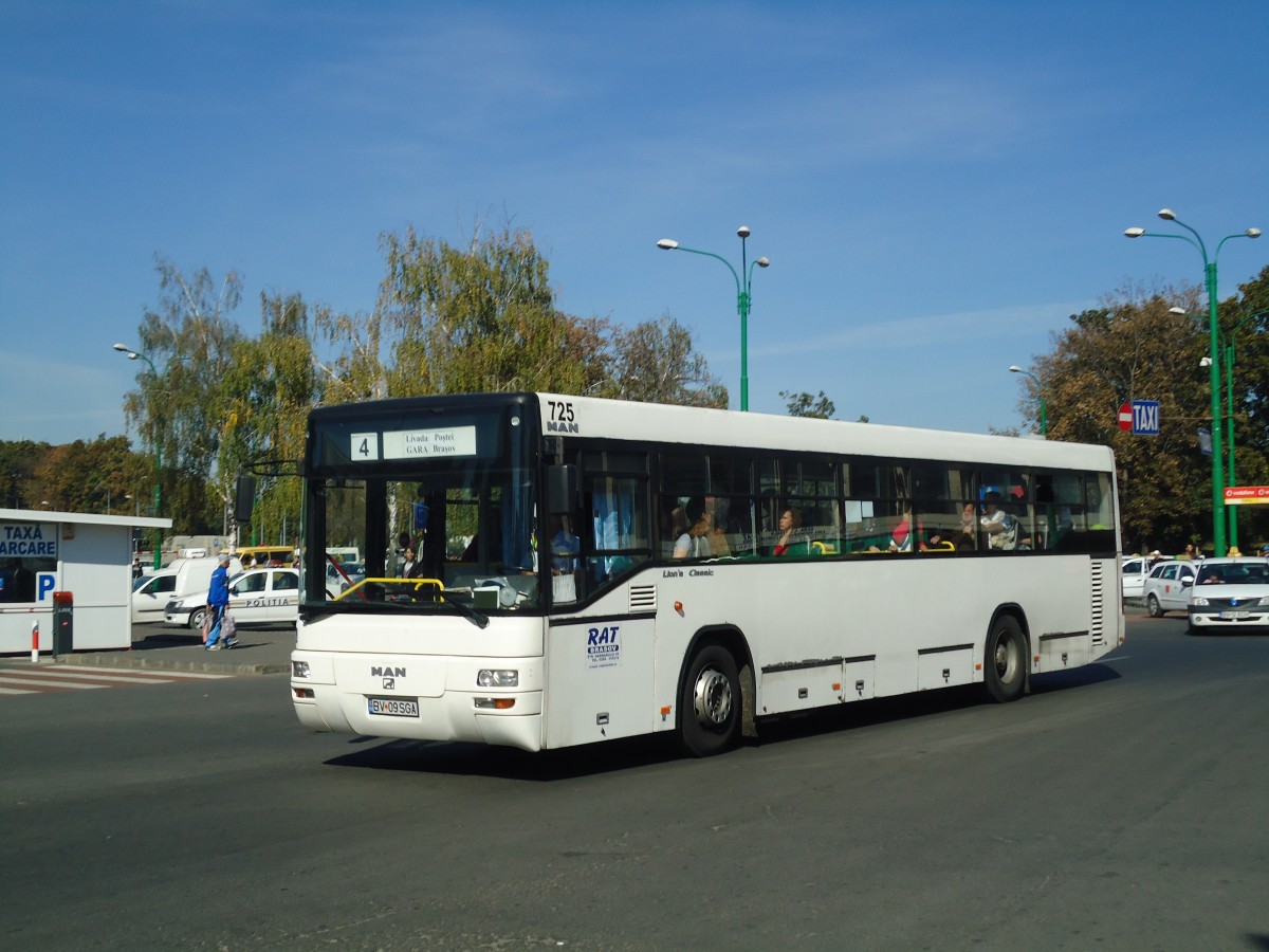 (136'368) - RAT Brasov - Nr. 725/BV 09 SGA - MAN am 4. Oktober 2011 beim Bahnhof Brasov