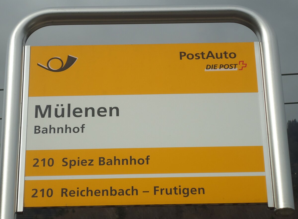 (138'433) - PostAuto-Haltestellenschild - Mlenen, Bahnhof - am 6. April 2012