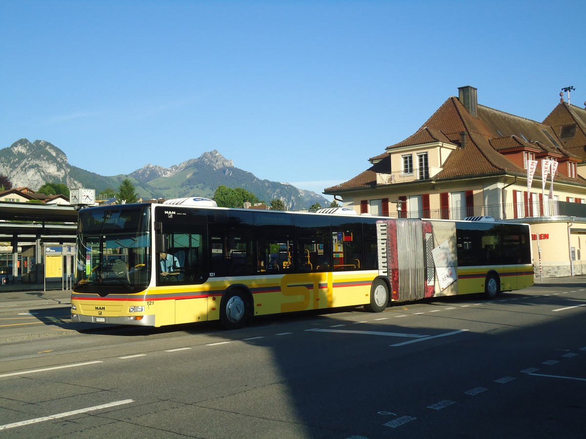 (139'180) - STI Thun - Nr. 121/BE 700'121 - MAN am 2. Juni 2012 beim Bahnhof Thun