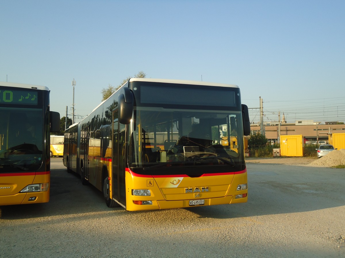 (140'935) - CarPostal Ouest - VD 495'031 - MAN am 27. Juli 2012 in Yverdon, Garage