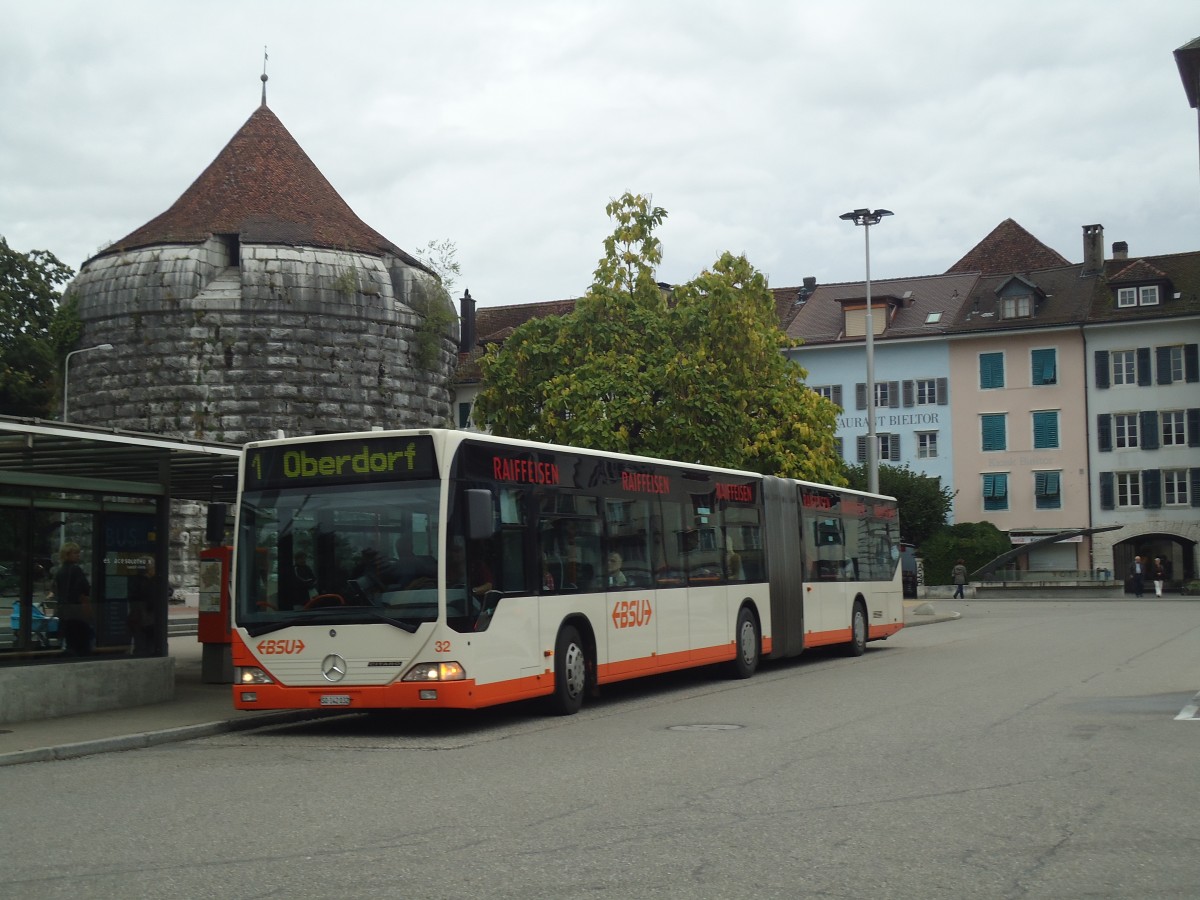 (141'547) - BSU Solothurn - Nr. 32/SO 142'032 - Mercedes (ex RBS Worblaufen Nr. 77) am 12. September 2012 in Solothurn, Amthausplatz