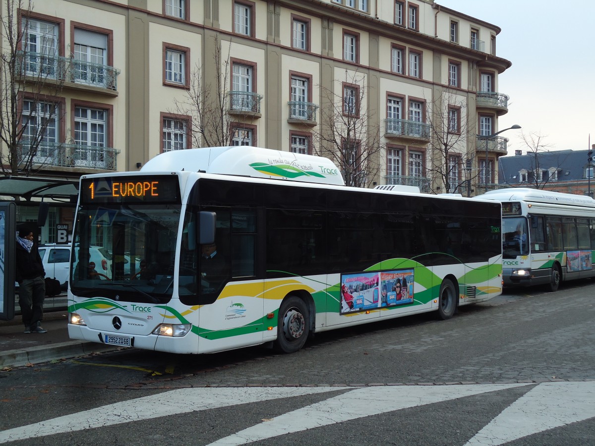 (142'404) - TRACE Colmar - Nr. 271/2952 ZQ 68 - Mercedes am 8. Dezember 2012 beim Bahnhof Colmar