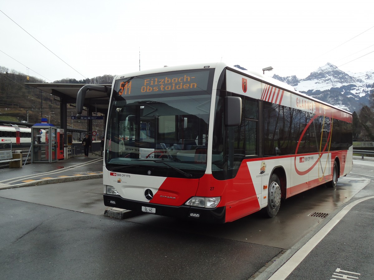 (142'615) - Niederer, Filzbach - Nr. 27/GL 41 - Mercedes am 23. Dezember 2012 beim Bahnhof Ziegelbrcke