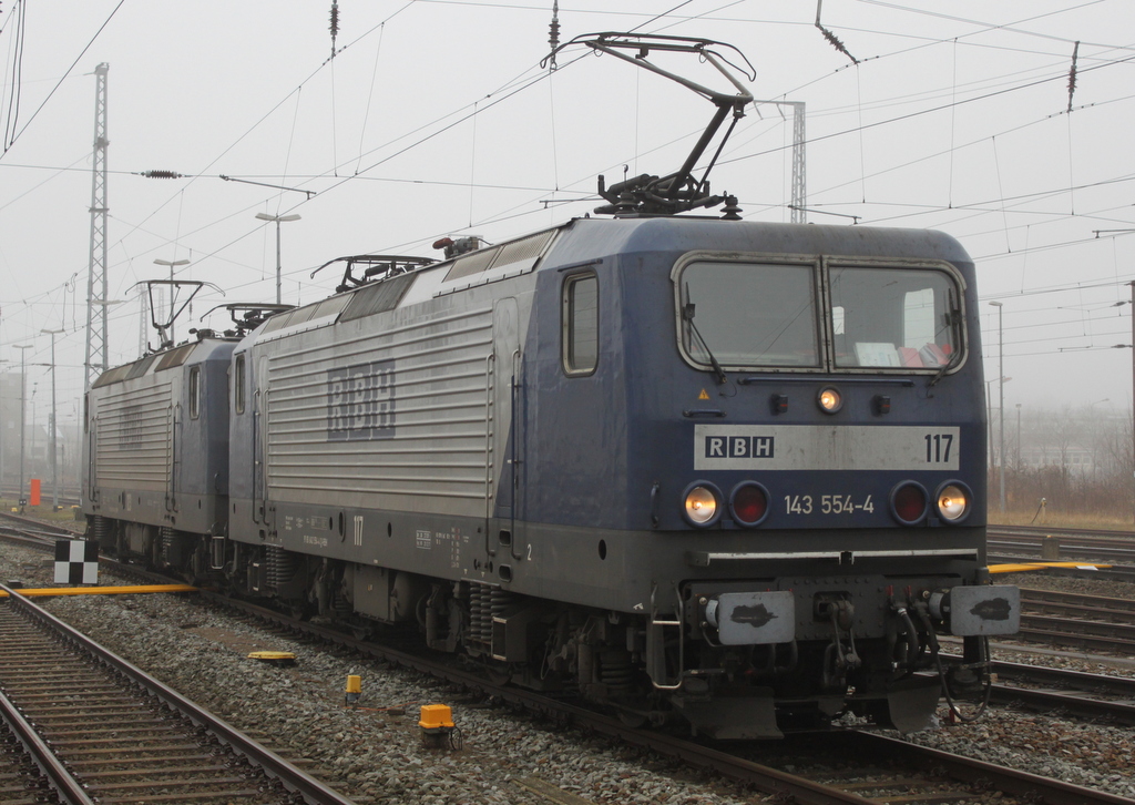 143 554-4+143 941-3 bei der Einfahrt im Rostocker Hbf später ging es via Wismar weiter mit dem Hacki nach Mannheim.04.02.2017