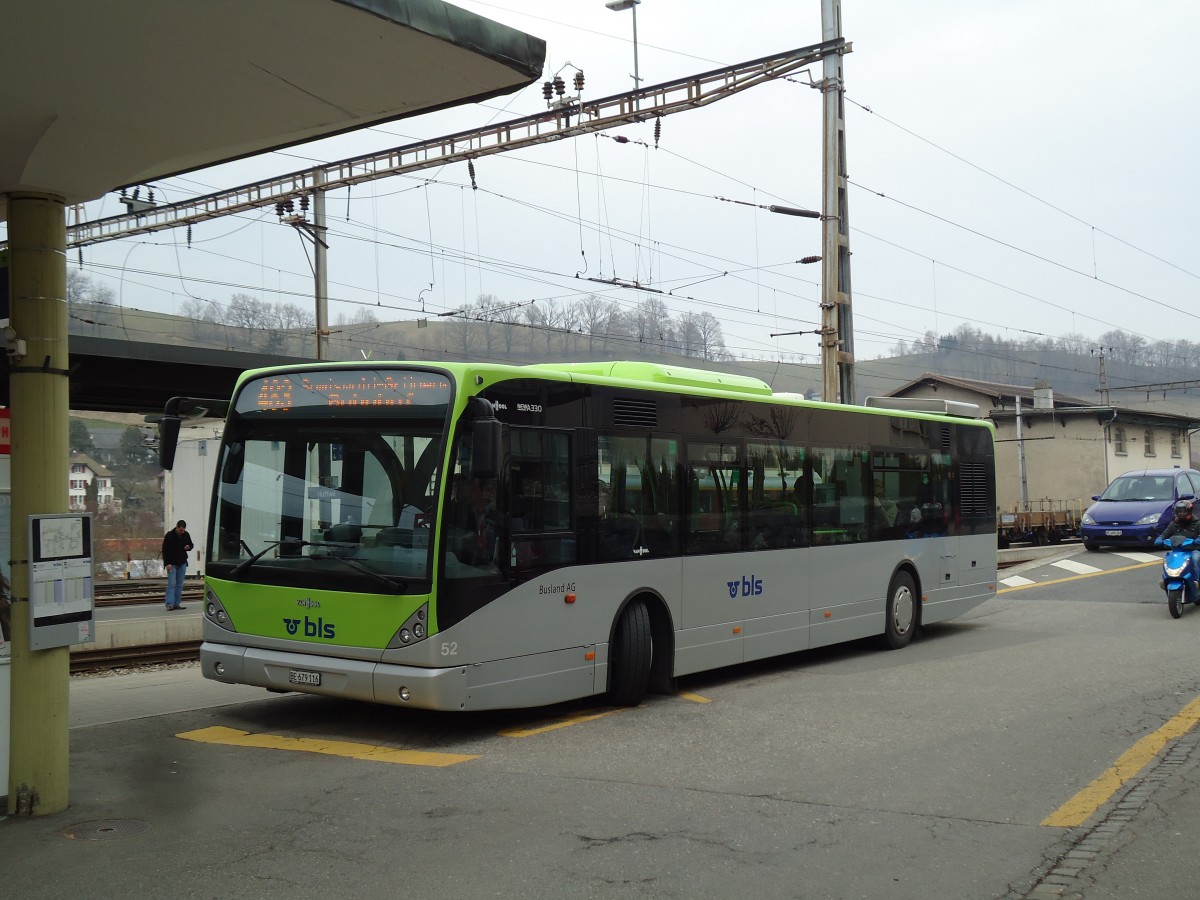 (143'563) - Busland, Burgdorf - Nr. 52/BE 679'116 - Van Hool am 23. Mrz 2013 beim Bahnhof Huttwil