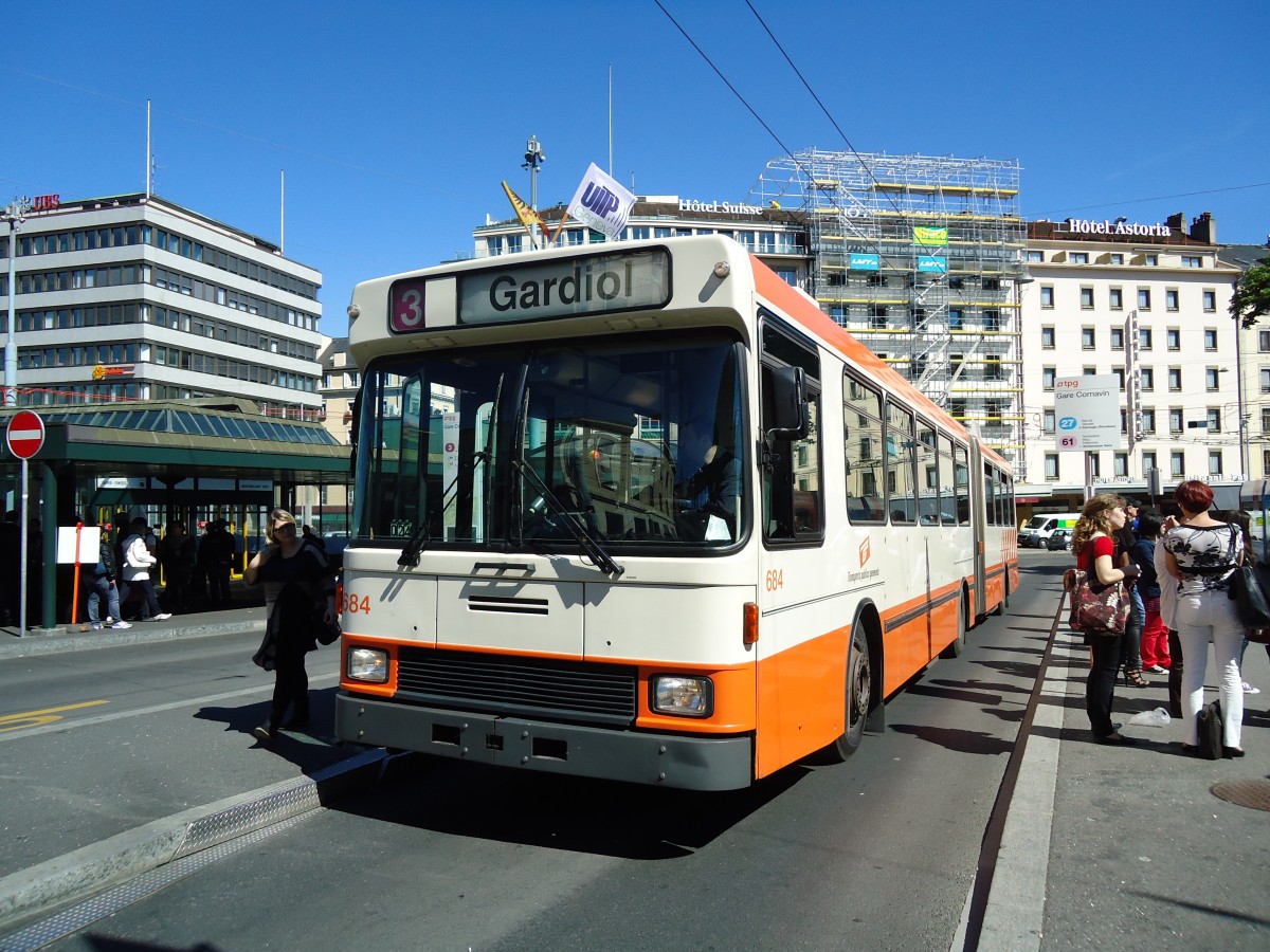 (144'726) - TPG Genve - Nr. 684 - NAW/Hess Gelenktrolleybus am 27. Mai 2013 beim Bahnhof Genve