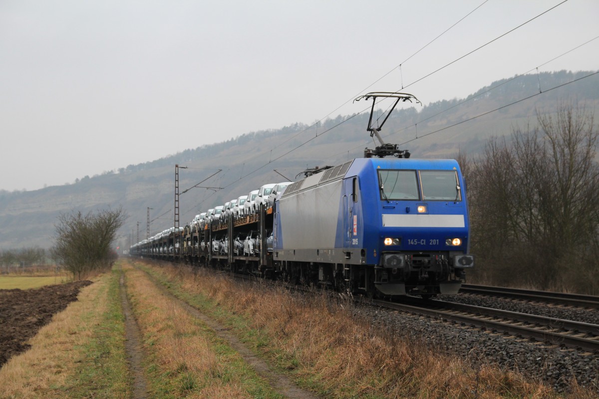 145-CL 201 mit einem Autozug am 20. Februar 2015 bei Th�ngersheim.