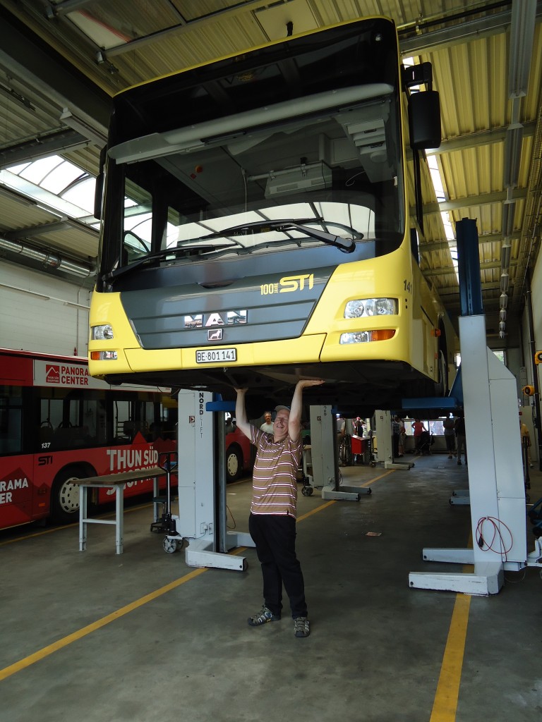 (145'134) - STI Thun - Nr. 141/BE 801'141 - MAN am 16. Juni 2013 in Thun, Garage