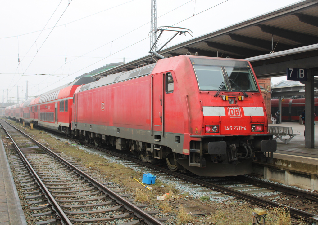 146 270 stand am Mittag des 21.02.2025 mit RE 4310 von Rostock Hbf nach Hamburg im Rostocker Hbf.