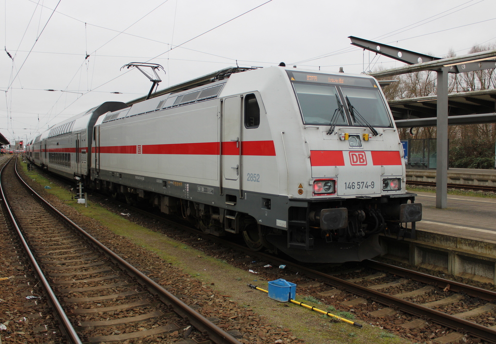 146 574-9 mit IC 2239(Rostock-Leipzig)kurz vor der Ausfahrt am 07.02.2020 im Rostocker Hbf.