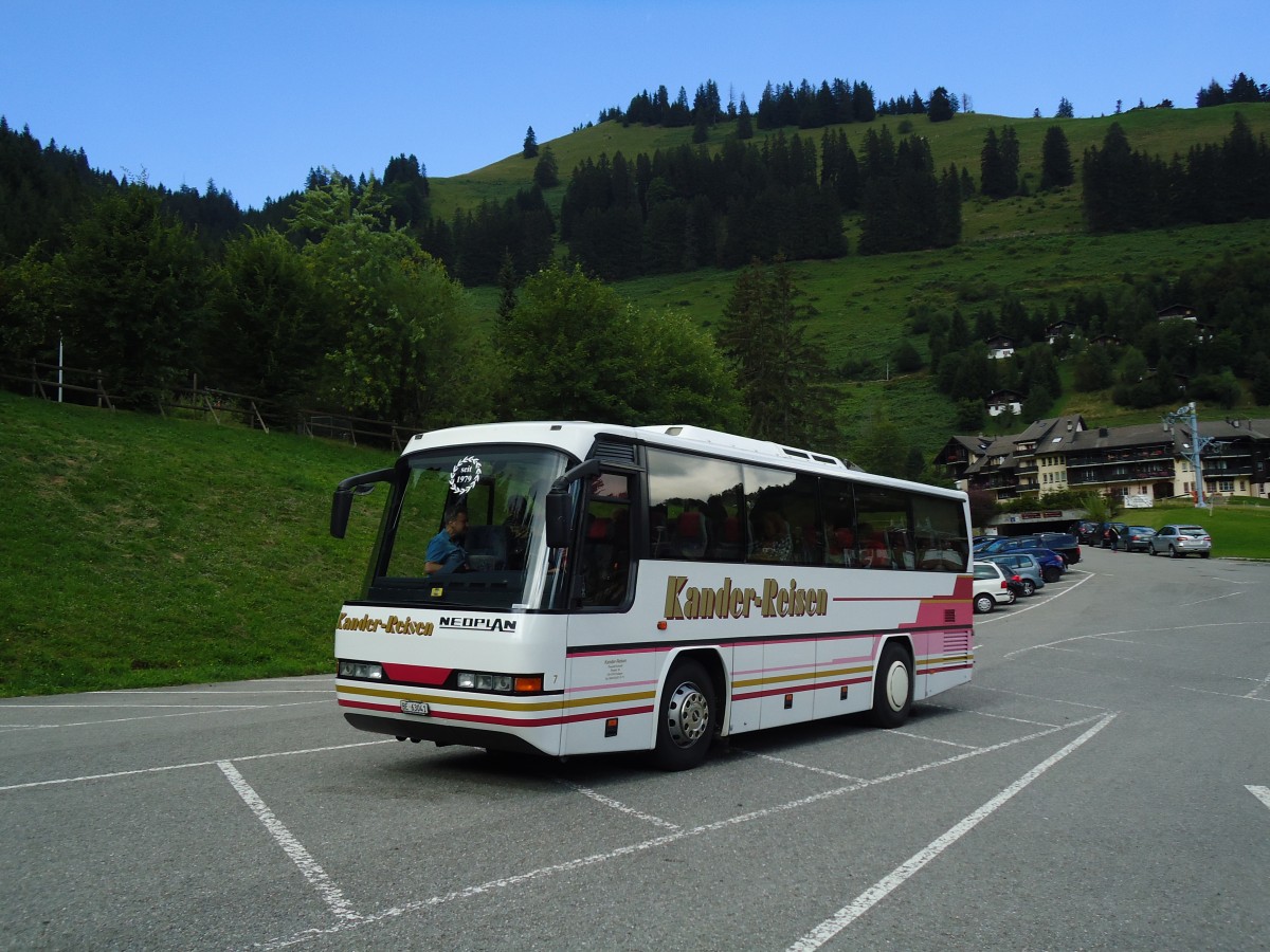 (146'506) - Kander-Reisen, Frutigen - Nr. 7/BE 63'041 - Neoplan am 26. August 2013 in Molson-sur-Gruyres, Funiculaire