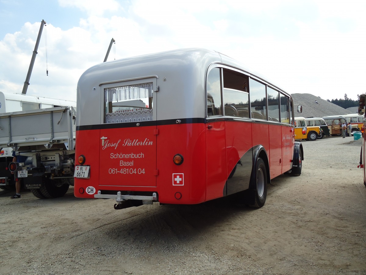 (146'738) - Stterlin, Schnenbuch - BL 6671 - Saurer/Gangloff (ex Geiger, Adelboden Nr. 11; ex P 23'100; ex P 2153) am 31. August 2013 in Niederbipp, Saurertreffen